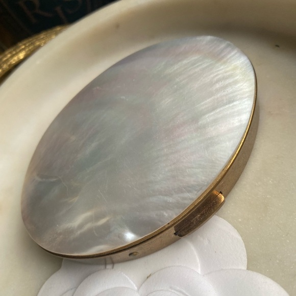 Mother of Pearl antique powder box WITH original powder inside - Picture 10 of 13